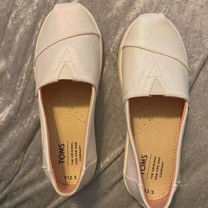 White Toms size 12.5 little kids brand new